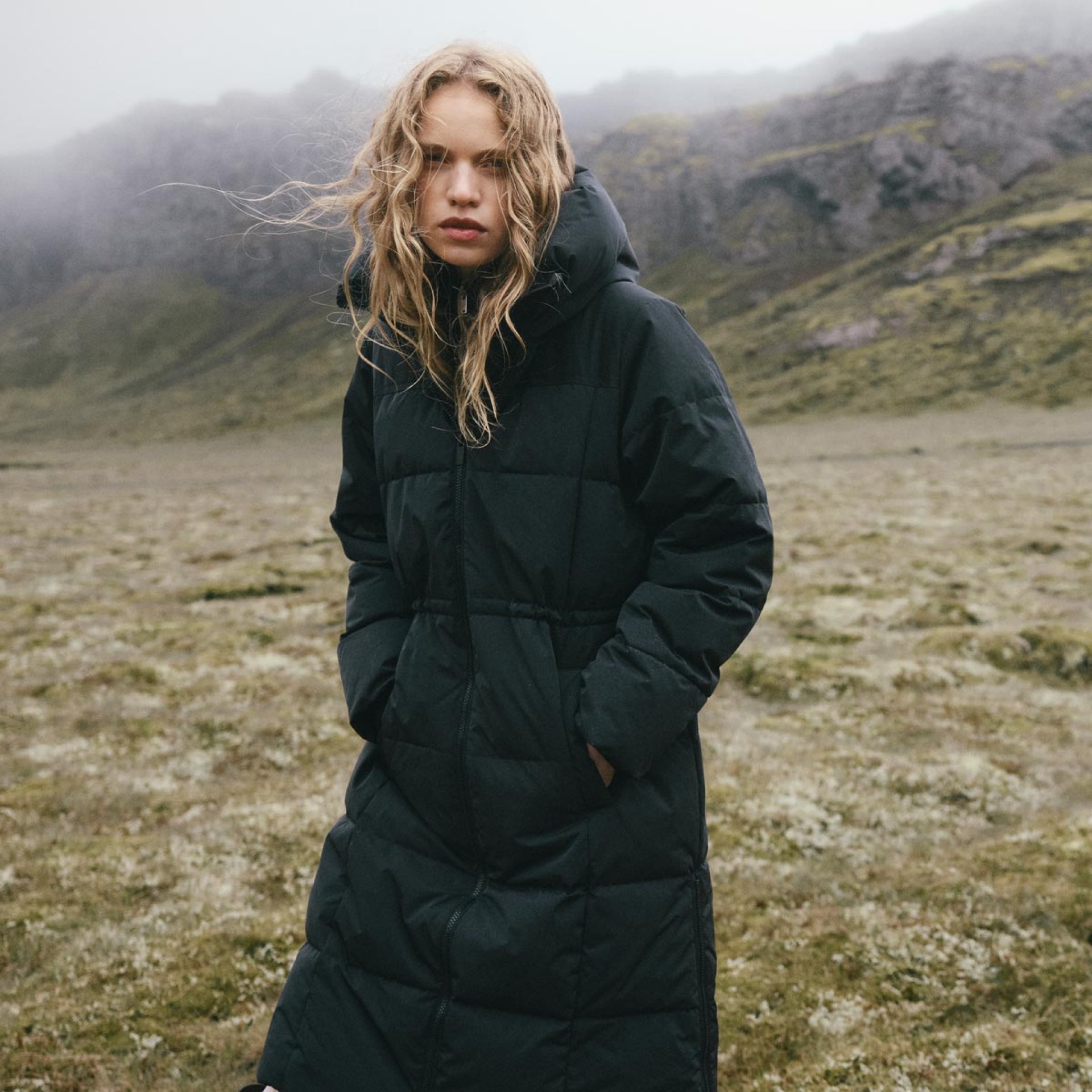 <h1 style="font-family: Nimbus Sans, Helvetica, Arial; text-align: center; font-size:210%; color:#ffffff;"><strong>OVERTØJ</strong></h1>