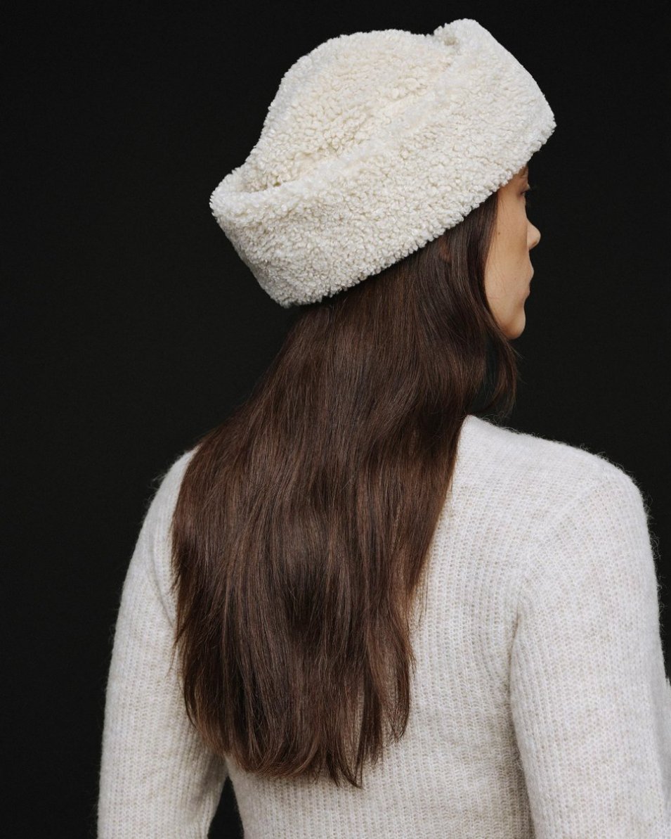 GAVER<BR>UNDER<BR>KR. 300